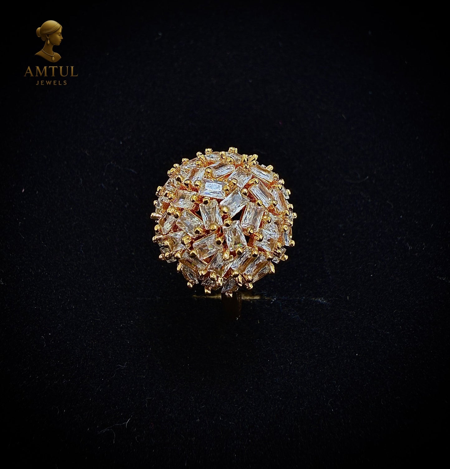 Royal Crystal Dome Ring 👑