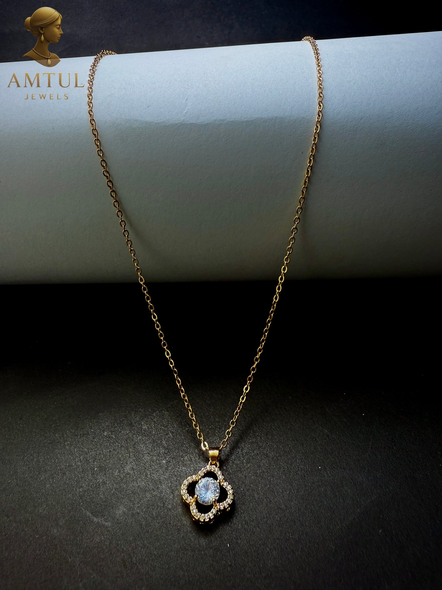 Golden Clover Luxe Pendant ✨