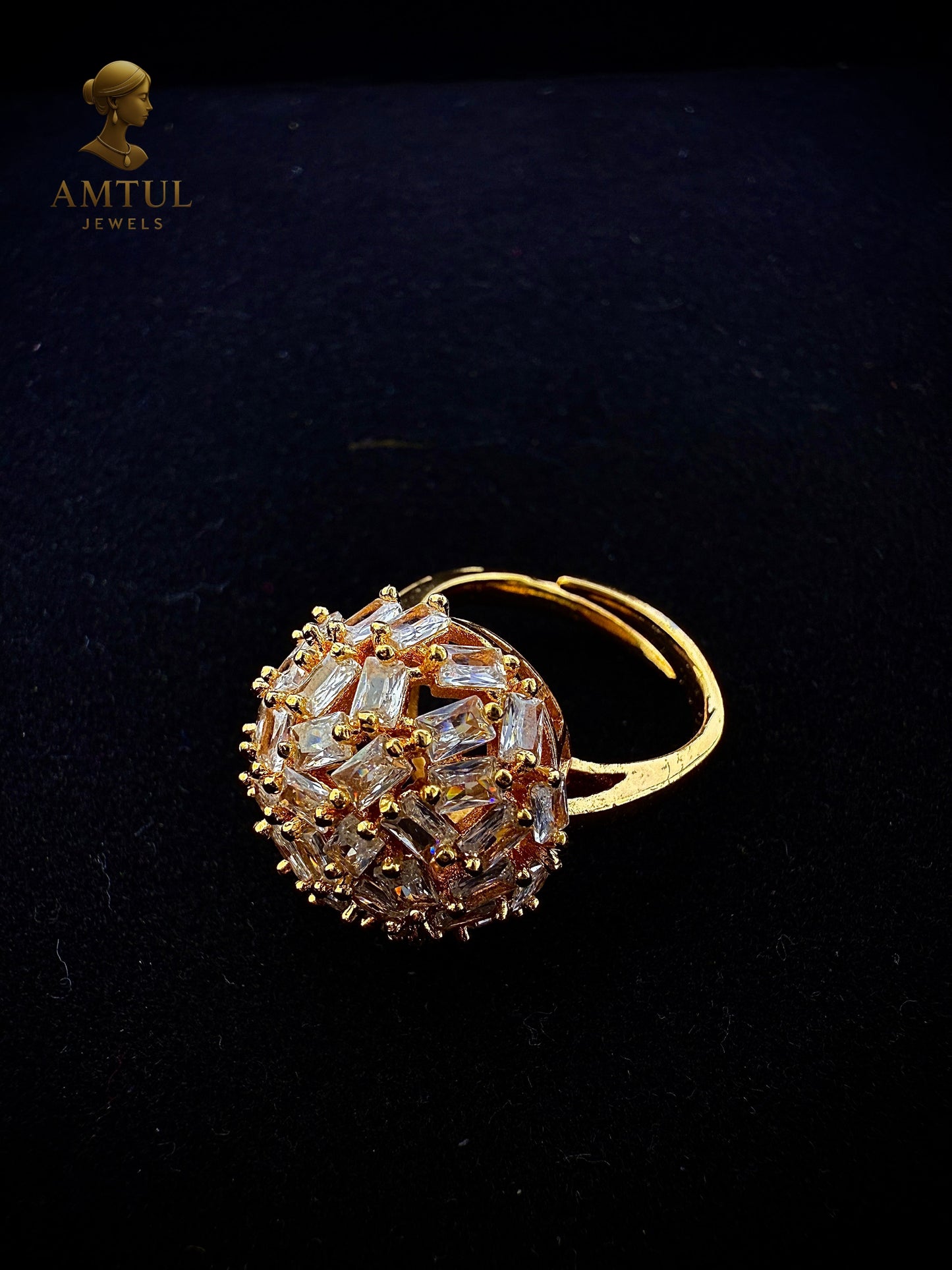 Royal Crystal Dome Ring 👑