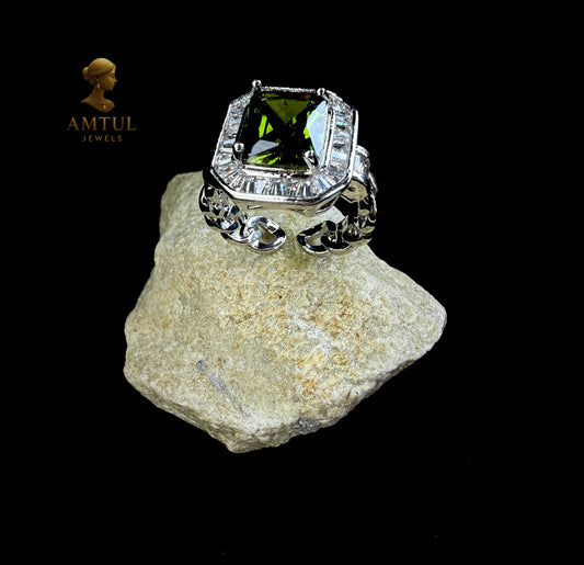 💎Emerald Radiance Halo Ring