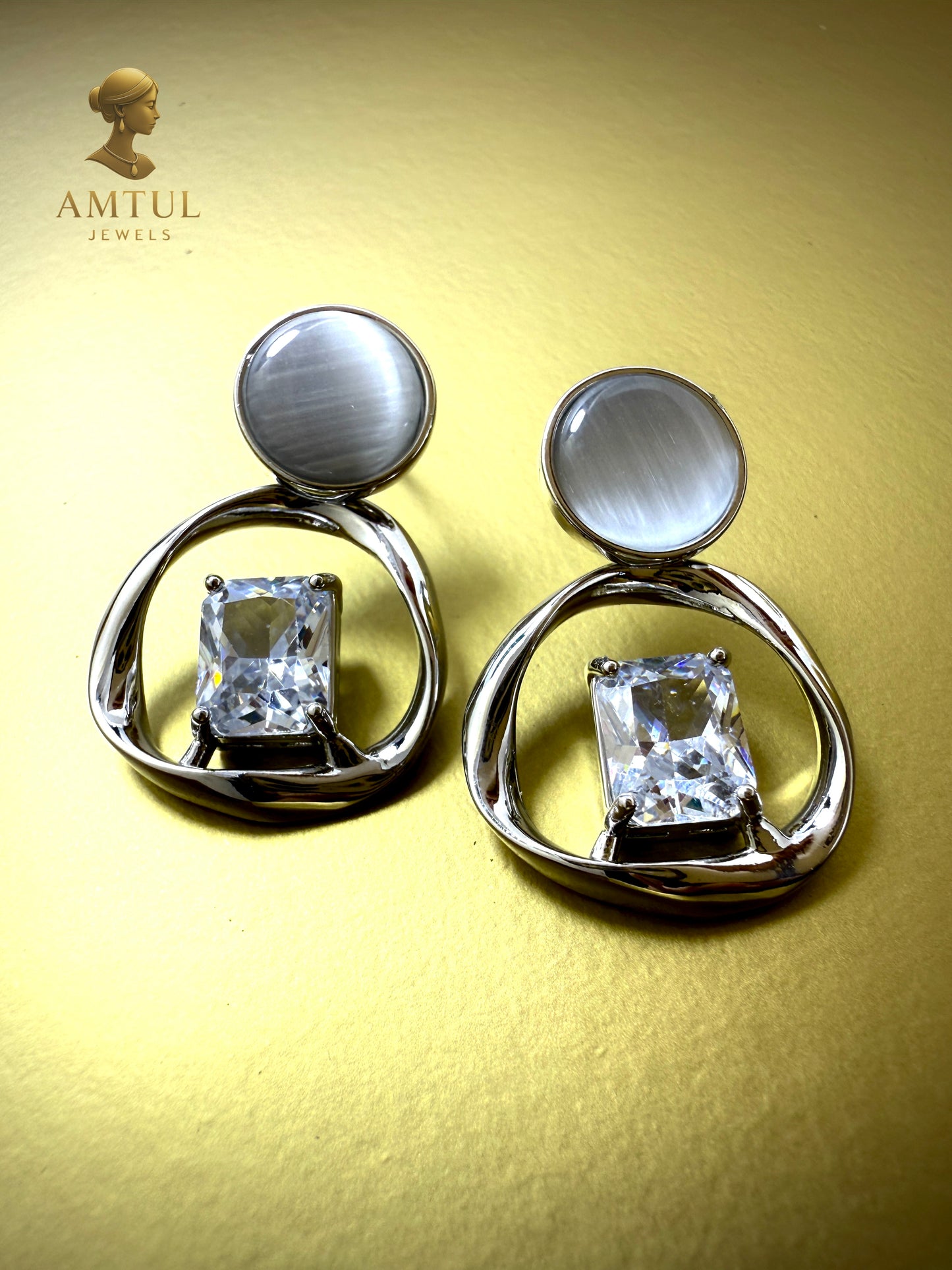 💎 Silver Aurora Spark Diamond Earrings