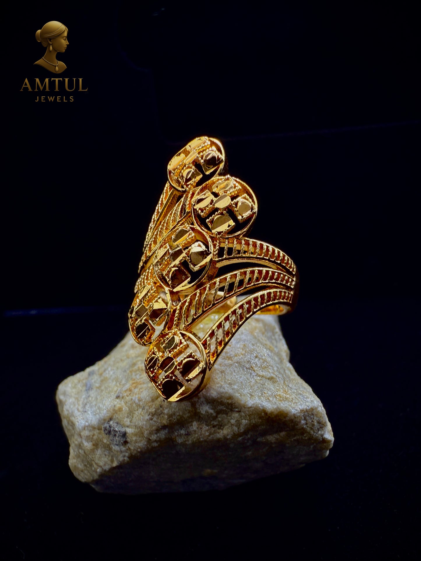 💍Golden Majesty Spiral Ring