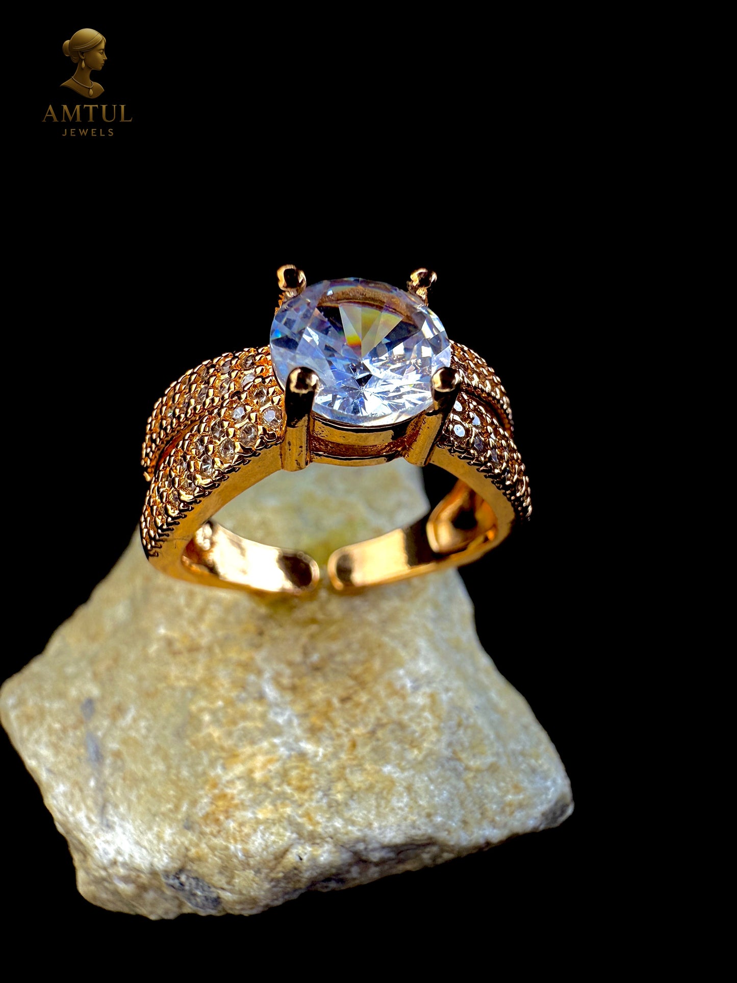 💎 Royal Diamond Glow Ring 👑