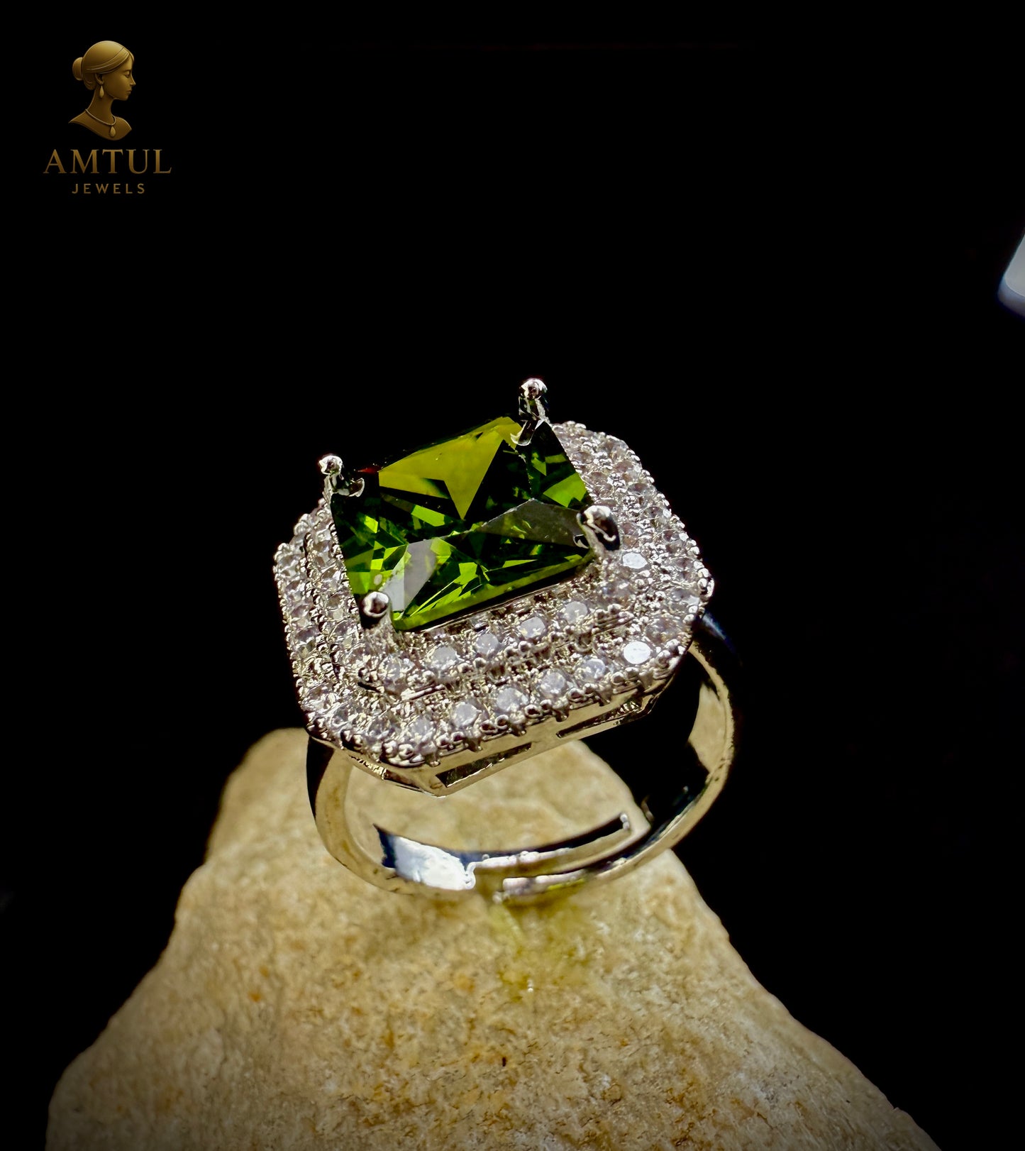 👑 Royal Olive Spark Ring