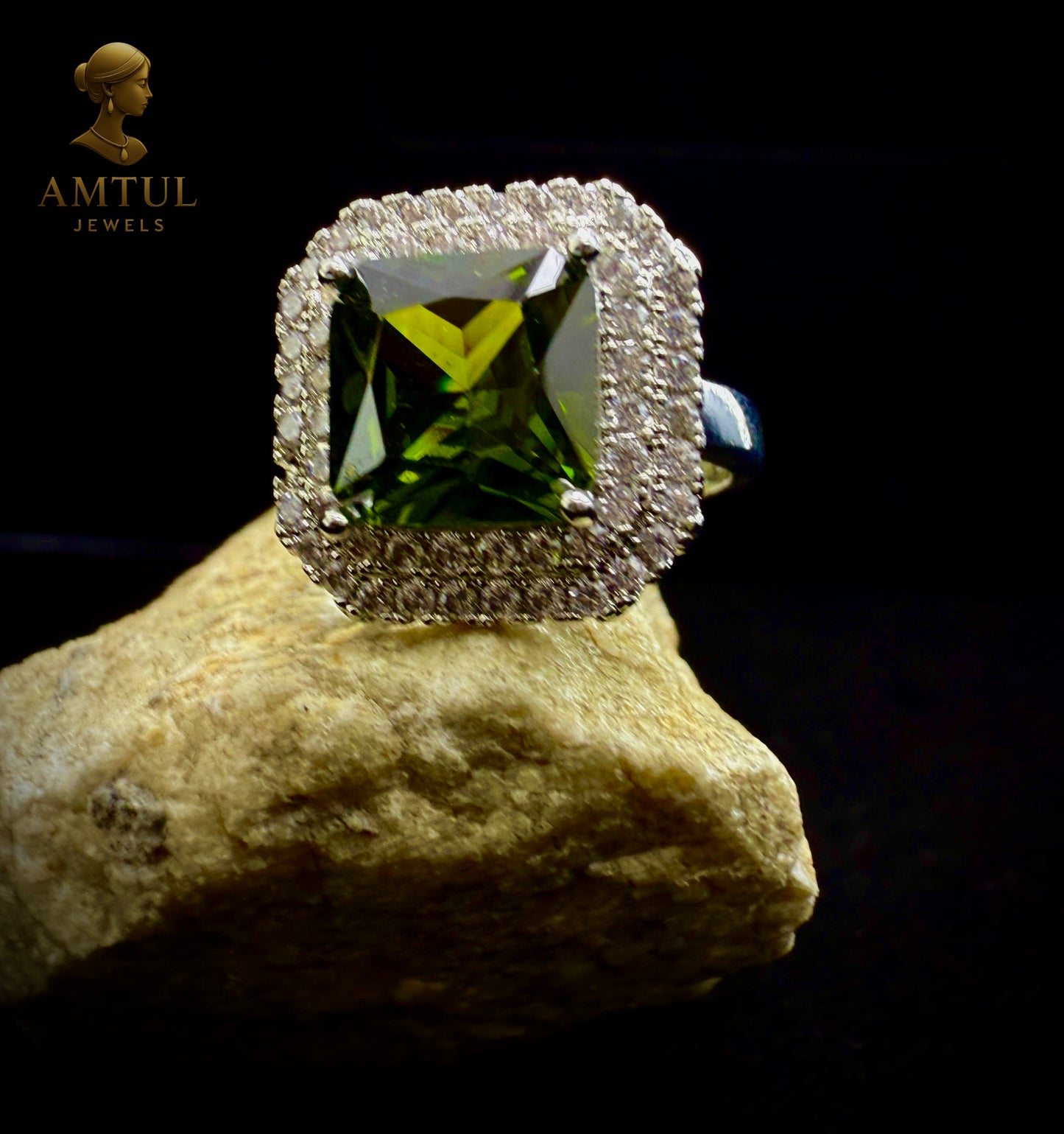 👑 Royal Olive Spark Ring