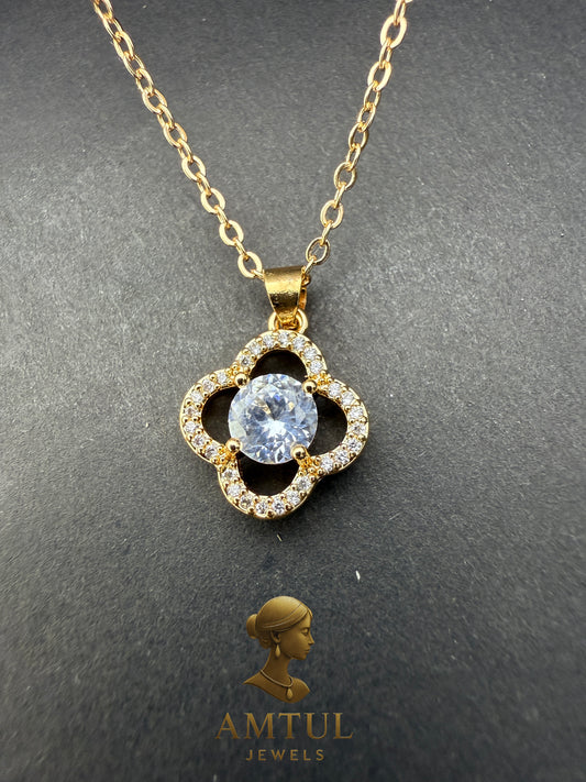 Golden Clover Luxe Pendant ✨