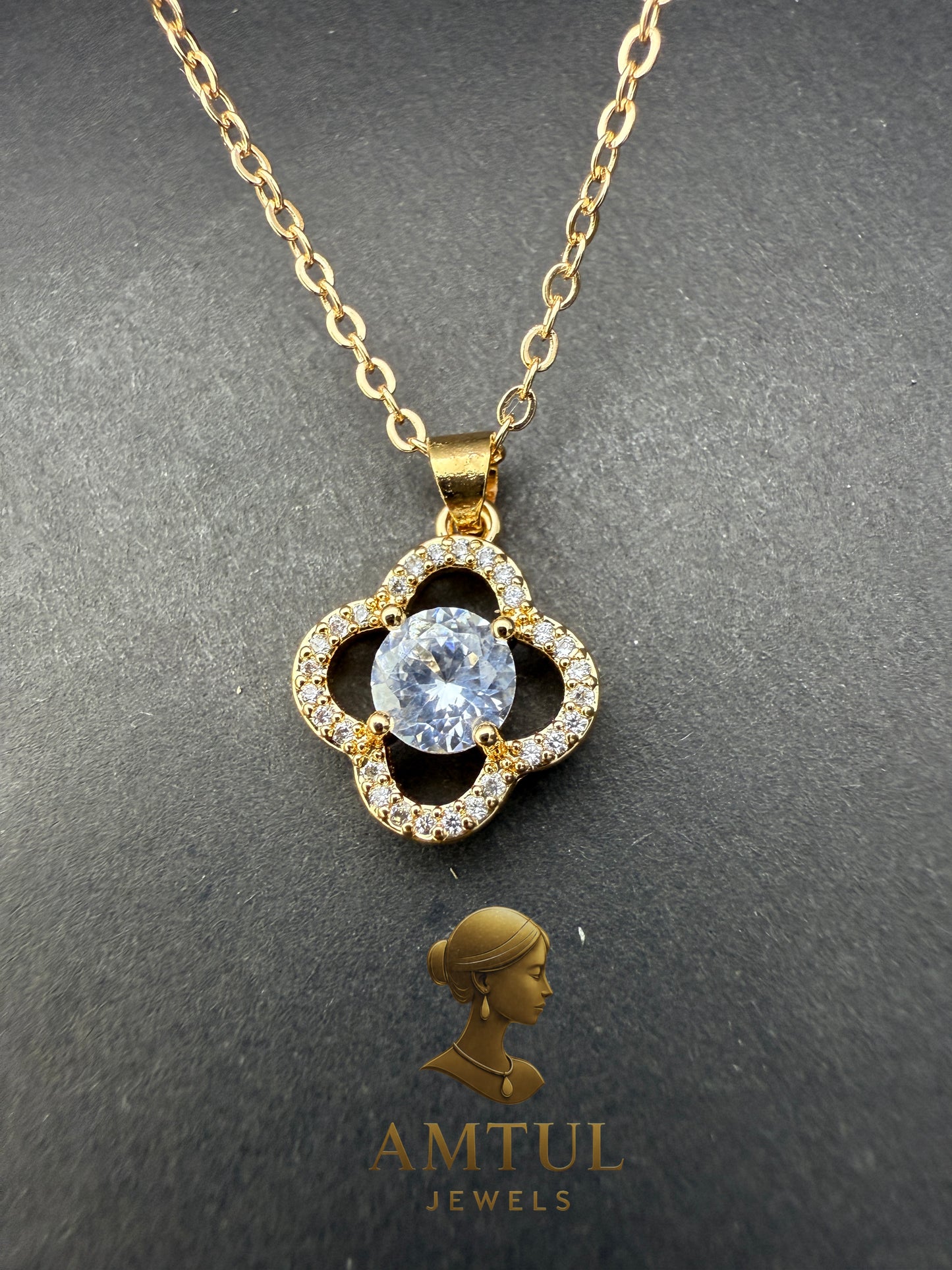 Golden Clover Luxe Pendant ✨