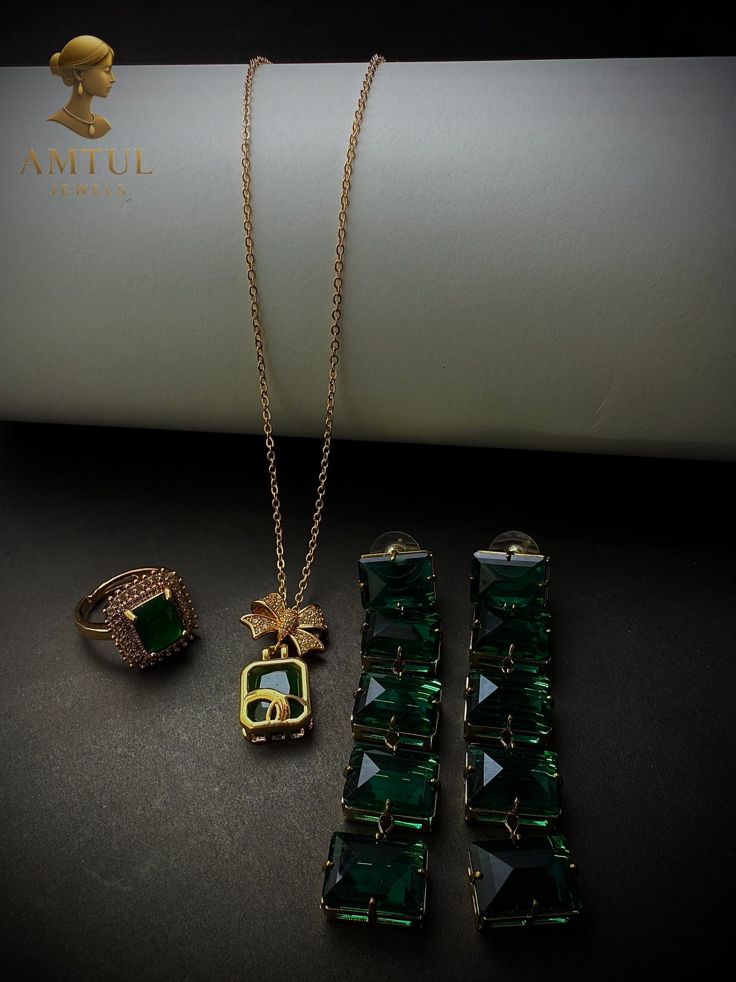 ✨ Emerald Luxe Royal Jewelry Set ✨ (Pendant + Ring + Earrings – Full Set)
